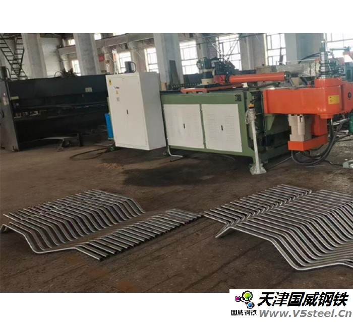 高壓鍋爐碳素無縫鋼管-Φ51×6mm 20G GB5310 管壁兩側水平焊接鰭片。鰭片規格：單邊寬14mm，厚6mm，材質：Q235